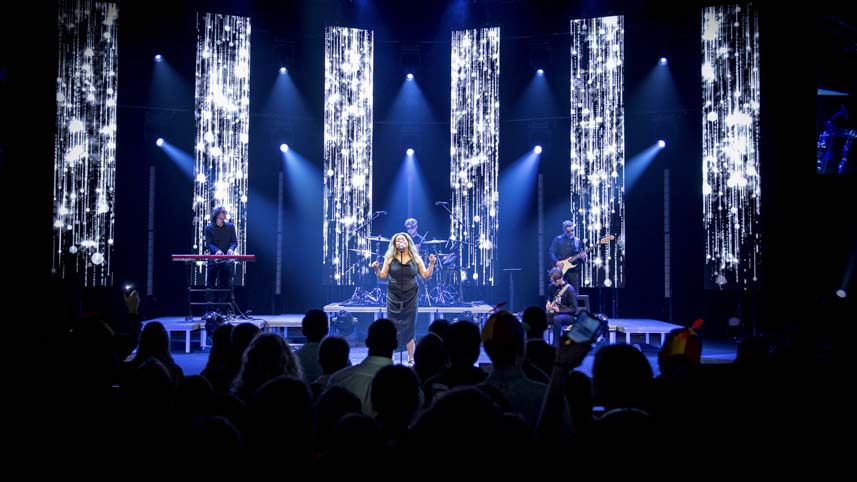 Female singing center stage during Elliv.